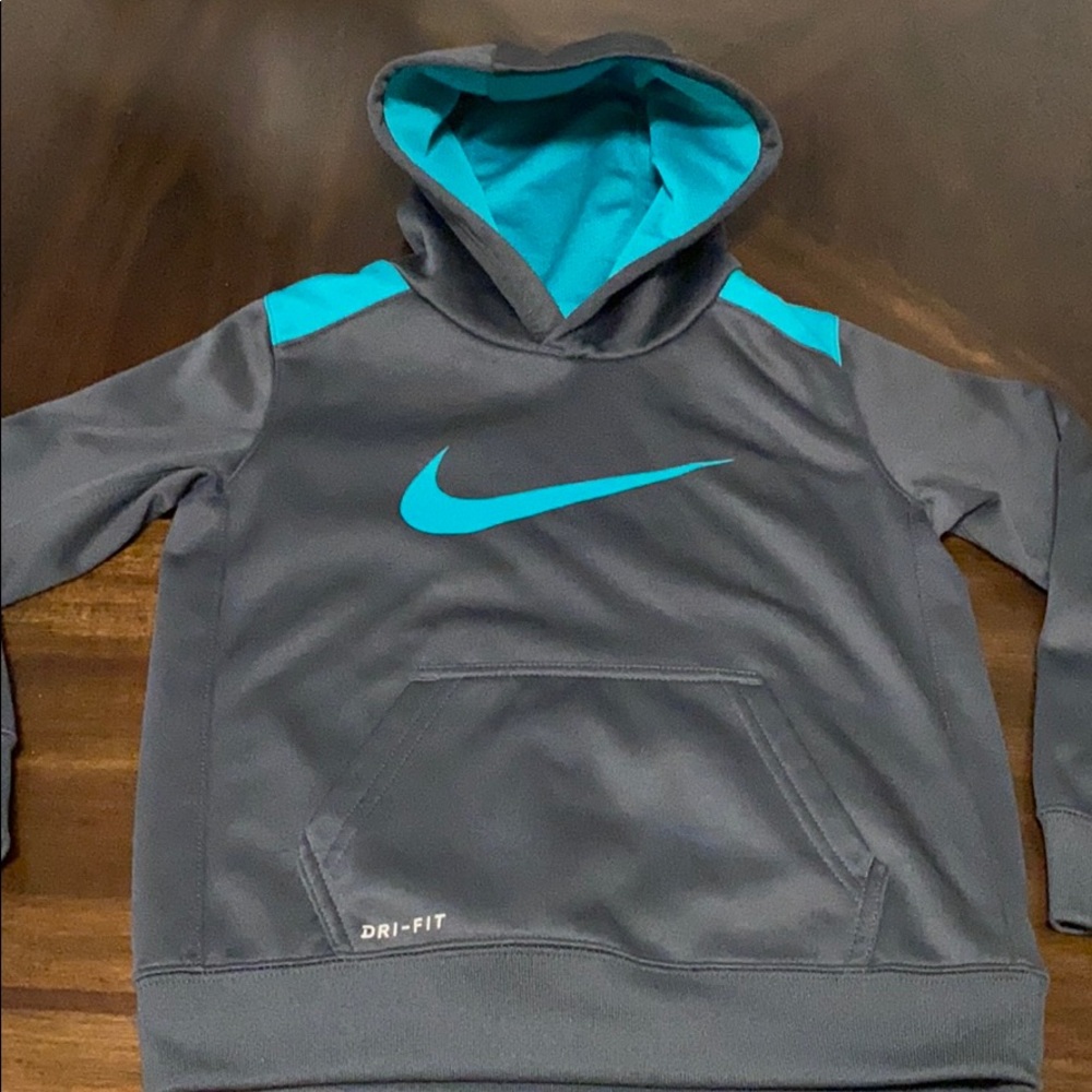 SALE 🔥NIKE Kids pullover jacket in great condition